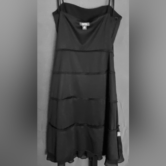 Flattering DressBarn Sz-12 ShimmeryBlackDress-ALL 4 Layers Hemmed w/Black Beads - Picture 16 of 16
